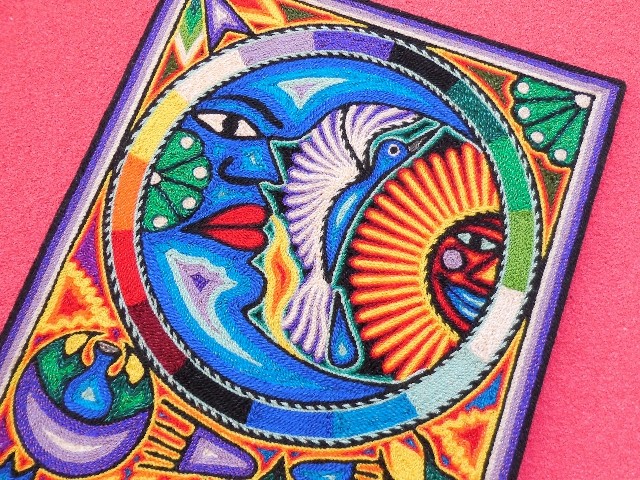 テペフアノ族 毛糸絵画 太陽と月とハチドリ メキシコ民芸雑貨 Cora